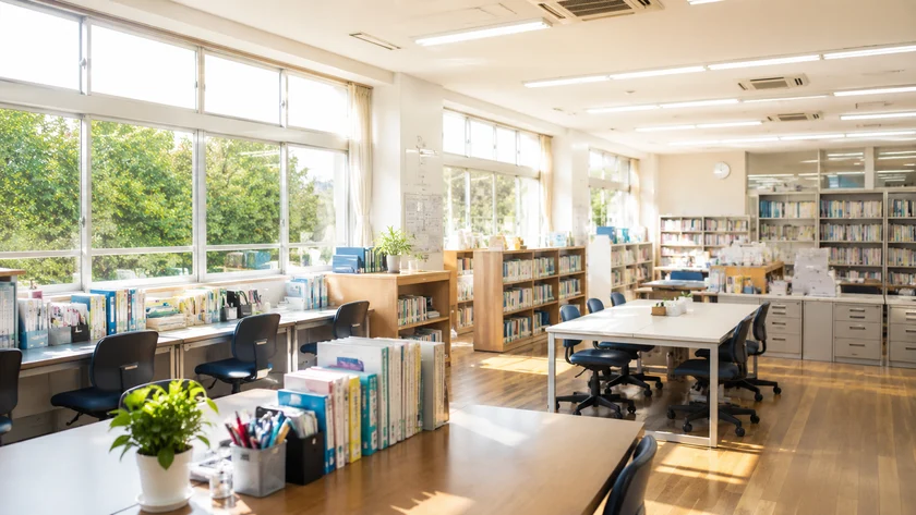 学校・教育施設の窓リノベーション 職員室と図書室の快適性改善