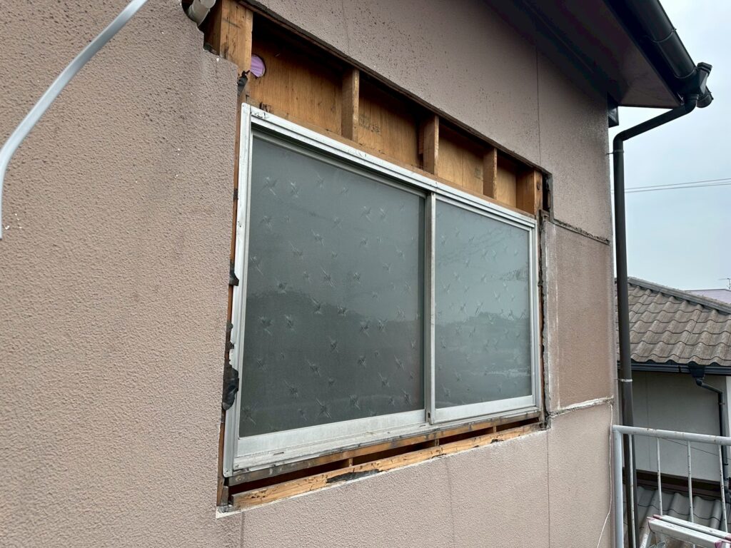 小倉北区｜はつり工法で外窓交換！シャッター付窓で台風・防犯対策も万全に