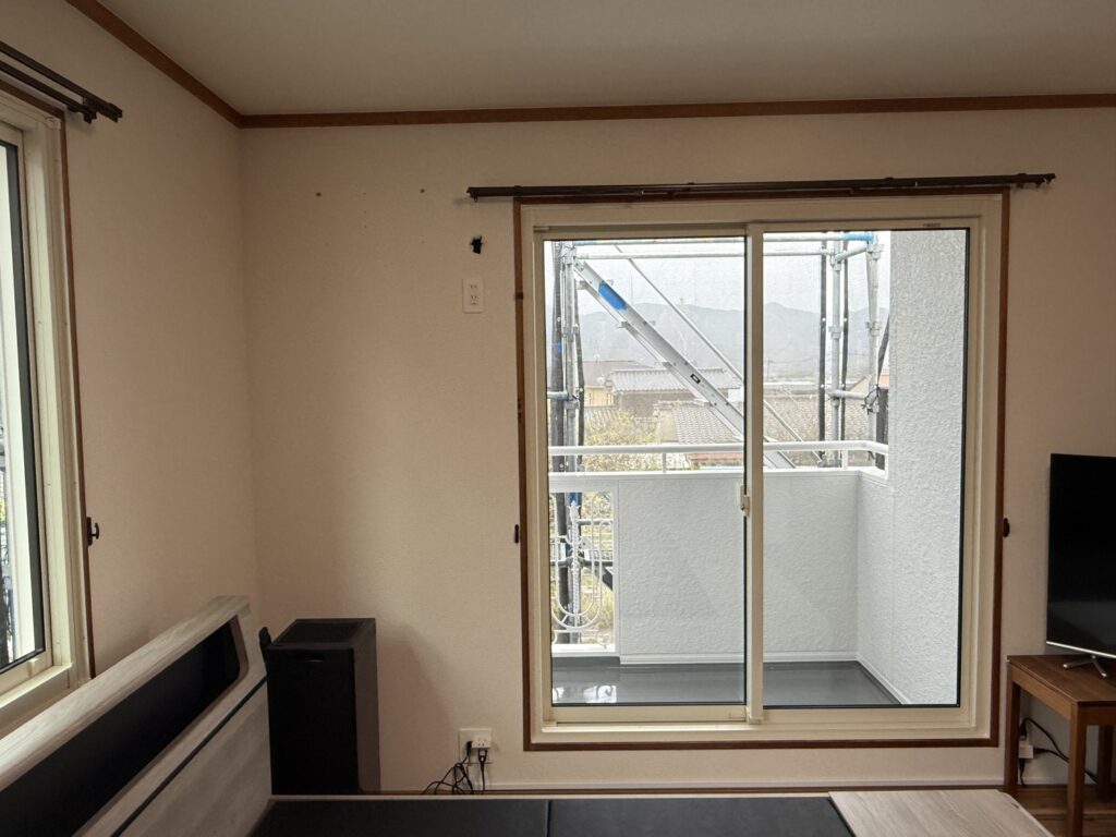 小倉南区｜寝室2か所の窓をLIXILリプラスで交換。結露・暑さ・寒さを改善し、快適に眠れる空間へ