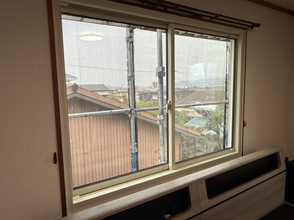 小倉南区｜寝室2か所の窓をLIXILリプラスで交換。結露・暑さ・寒さを改善し、快適に眠れる空間へ