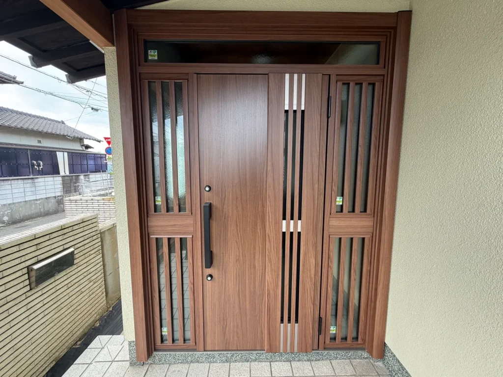北九州市八幡東区|玄関引き戸から開き戸へ交換。LIXILリシェント玄関ドア3 M83型で防犯性と明るさを見直した玄関リフォーム